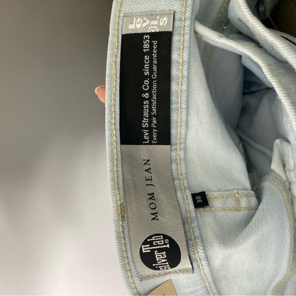 NWT Levi’s Silvertab High Rise Mom Jeans Size 30x27 - Picture 4 of 9